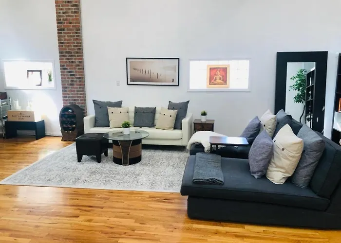 Updated Amazing Bi -Level Condo Minutes From Water Views Of New York City